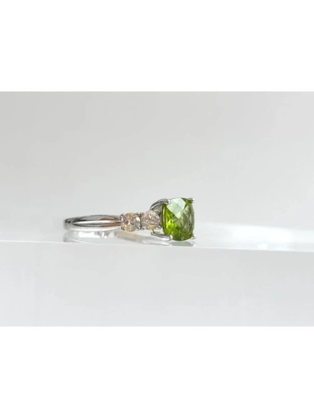 Peridot Cushion Cut Gemstone CZ Lined Sterling Silver 925 Vintage Ring - sz 11